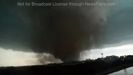 diakhain jub aasmani bijli zameen py giri tu kia hal howa must watch