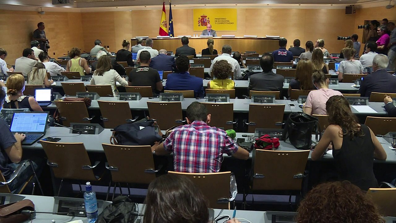 Spain wants Greece to stay in euro, open to new...