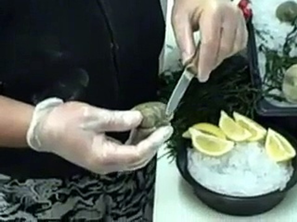 How To Open Clams  by Metropolitan Seafood, Clinton, NJ