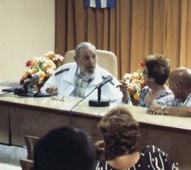 Fidel Castro reapareció en público por acto de la industria de quesos