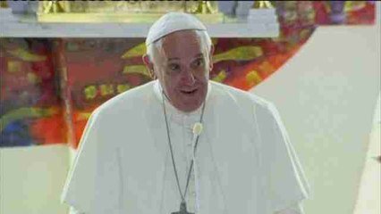 "Les doy mi bendición y no voy a cobrar nada", bromea el papa en Guayaquil