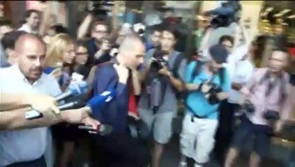 Grèce : "Dégagez !", lance Varoufakis aux journalistes