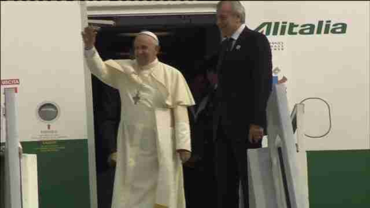 Miles de personas reciben al Papa Francisco en Guayaquil
