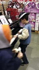 コストコで発見された天才ピアノ少年