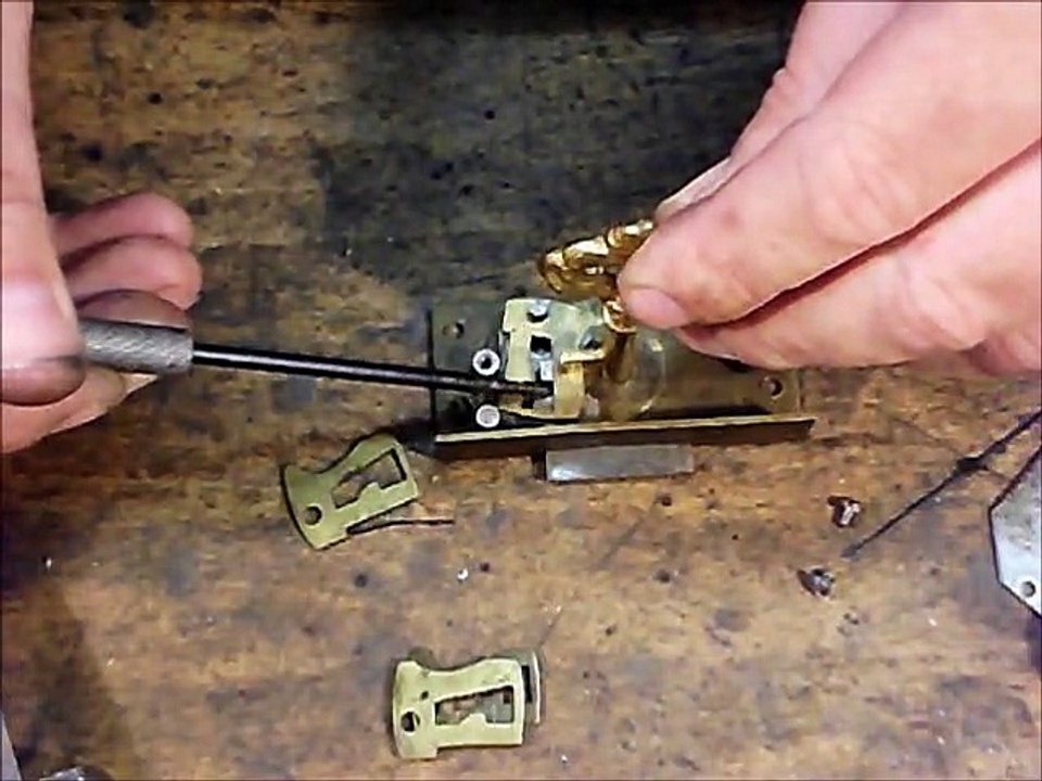 Schrankschloss Zuhaltung und Schlüssel erneuern