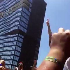 Así fue como Demi Lovato se cayó en plena presentación