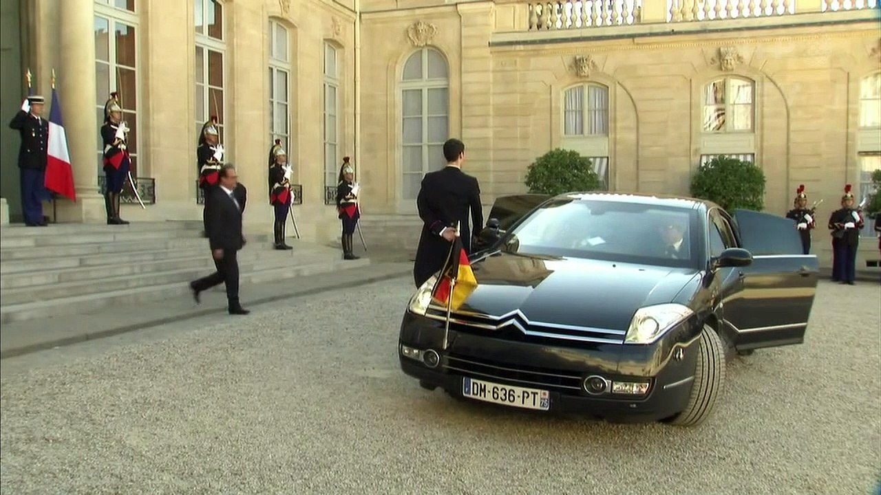 Hollande: "La porte est ouverte aux discussions" avec la Grèce
