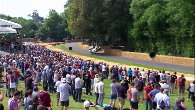 Record du monde sur deux roues en voiture avec le Nissan Juke Nismo RS