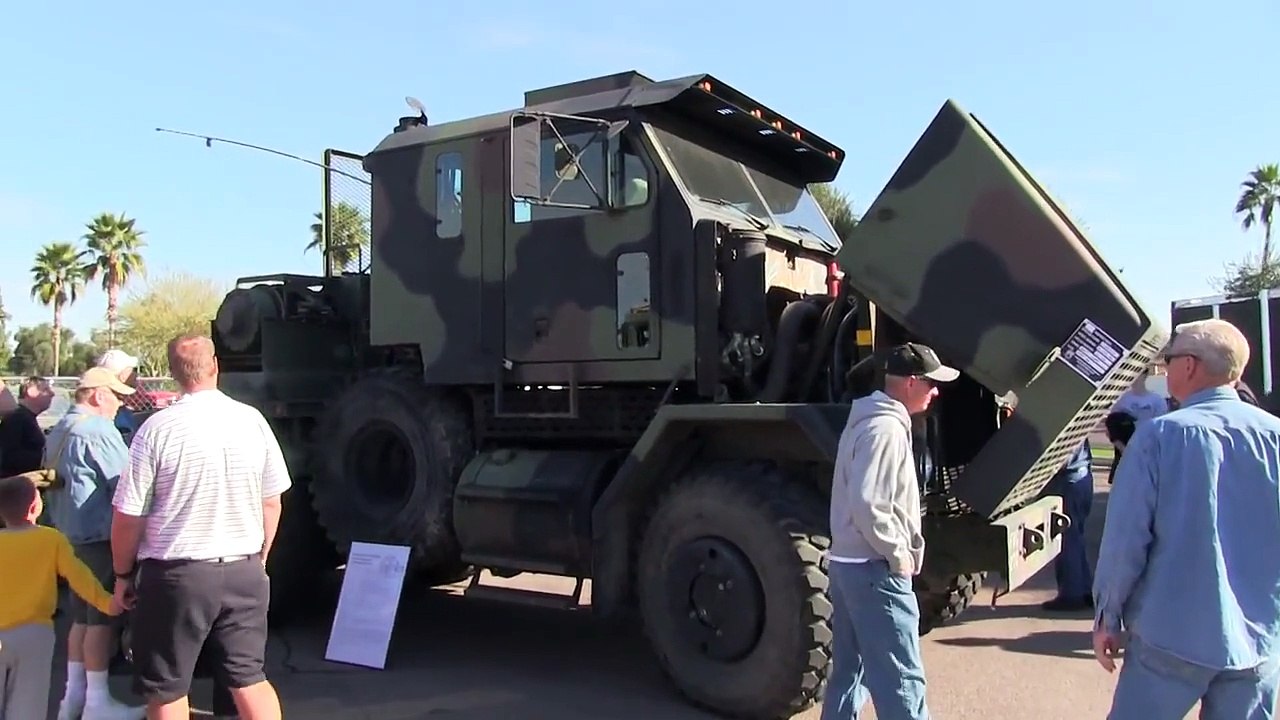 A More Detailed Look At An Oshkosh M1070 HET