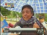 Así esperaron cientos de fieles el paso del Papa en Quito