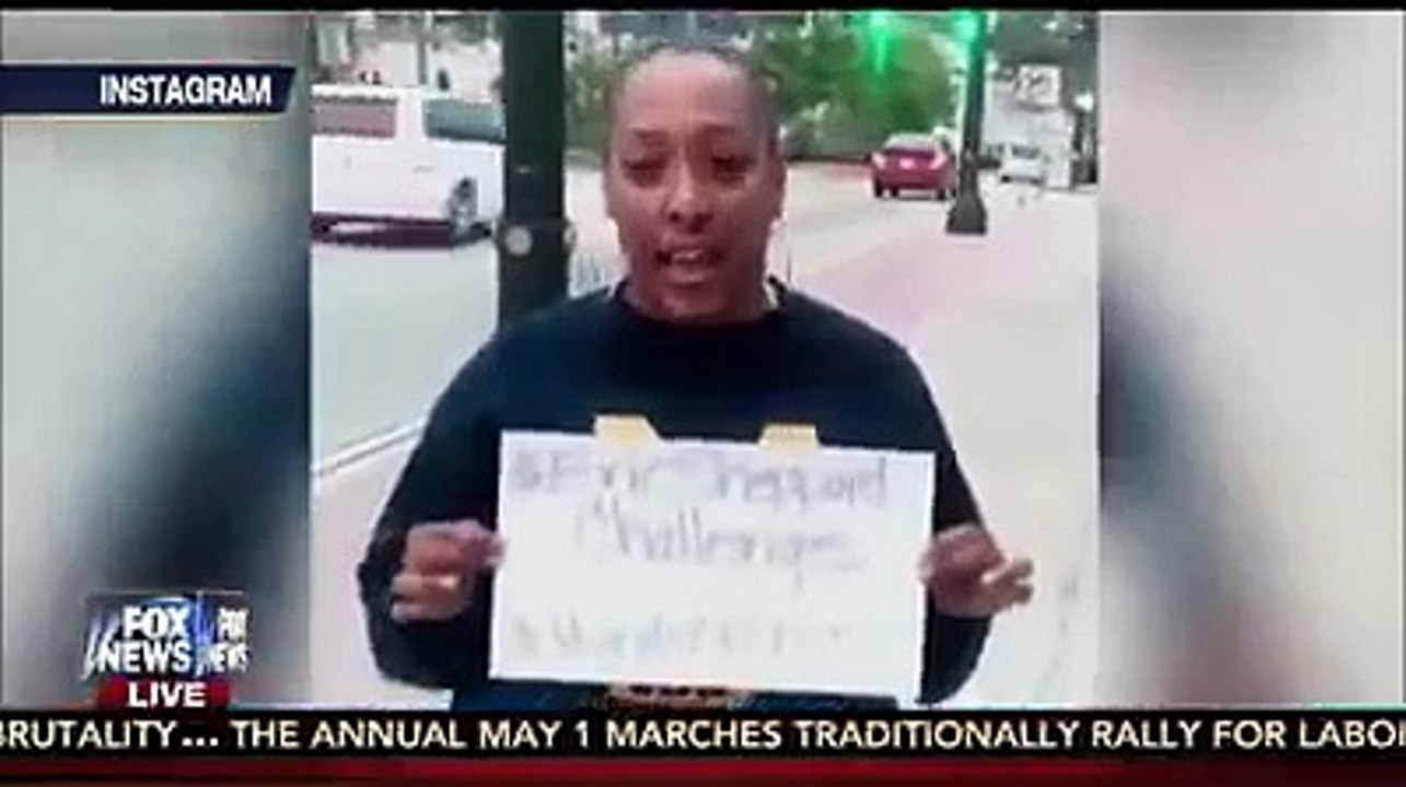 American People Walk on American Flag - Americanos pisando su bandera