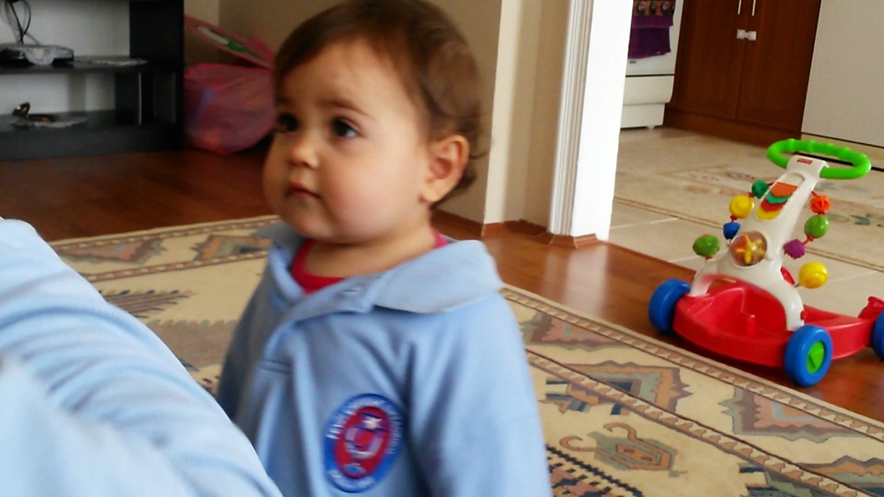 Zeynep Betül abisinin formasını giymiş 20150601