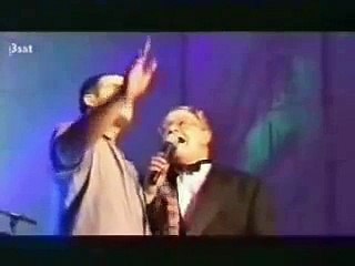 Robbie Williams singing That's Life with his dad