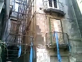 TERREMOTO 1980: Napoli, Forcella ancora i ponteggi