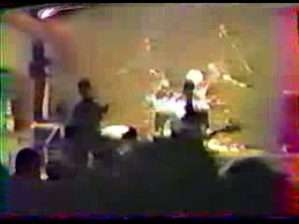 Kommitern sect unis par le vin