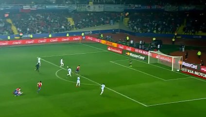 Messi's brilliant nutmeg sends two defenders tackling each other