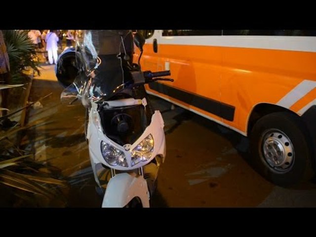 Bici contro scooter a Miramare di Rimini, ferite due donne, circolazione bloccata