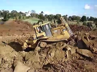 Caterpillar D7H Dozer 2/2