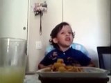 Criança emociona mãe ao explicar porque não quer comer animais www.servegano.tk