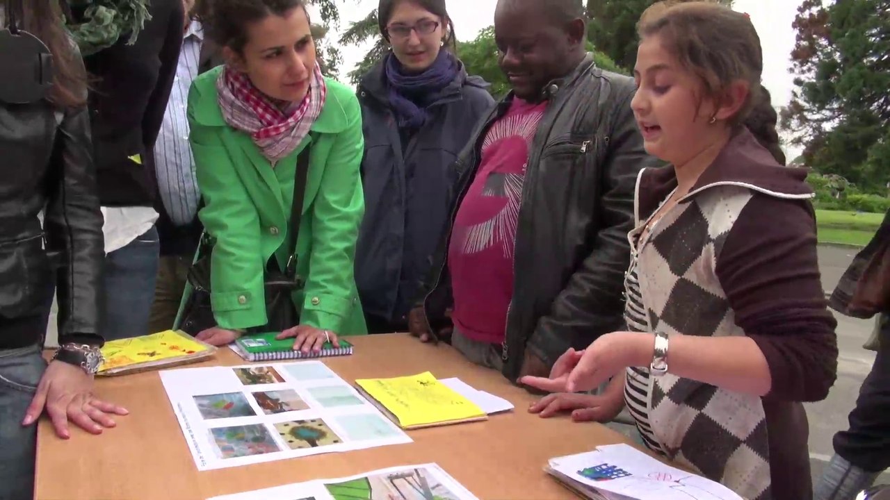 Atelier d’architecture avec des enfants rroms roumains à Montreuil (2012) - la présentation des travaux