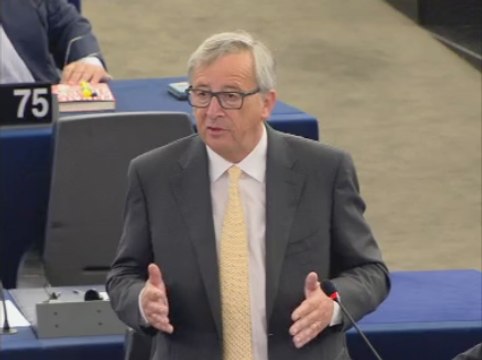 «Je suis en texting» avec Tsipras : quand Juncker s'énerve devant les eurodéputés