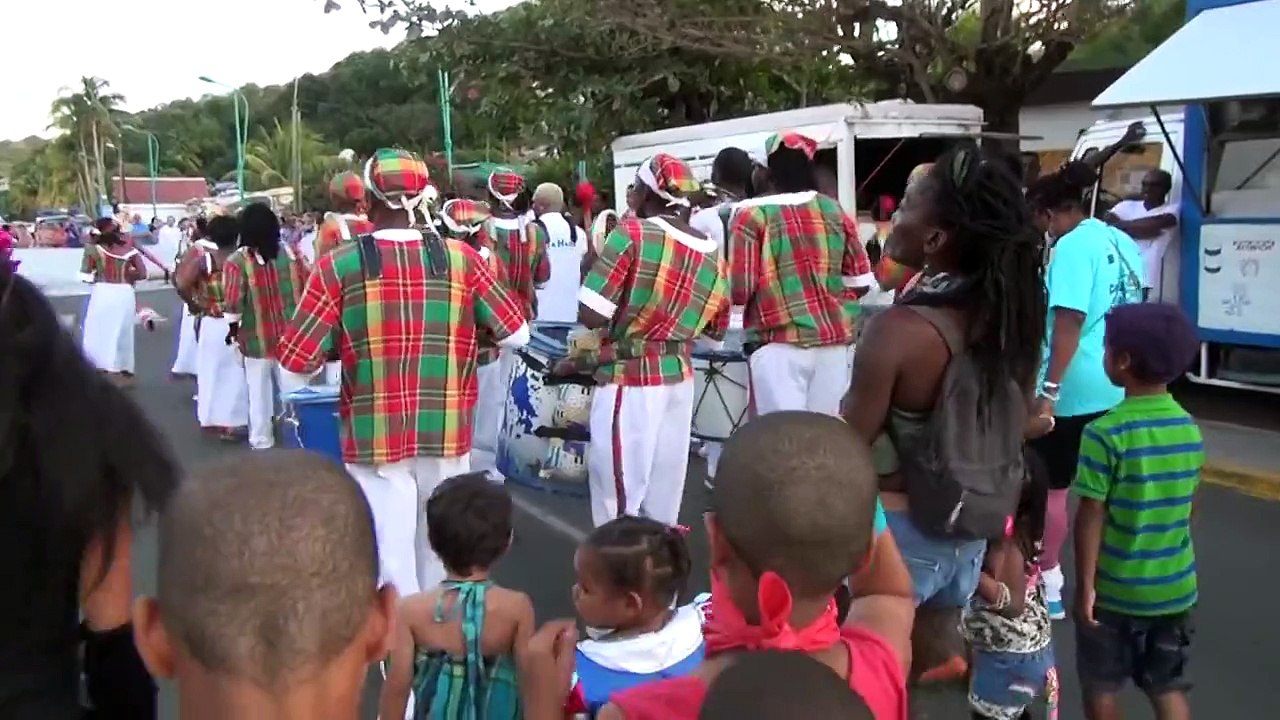 (2) Carnaval Martinique 2013 - Sainte-Anne Dimanche gras groupe DEFOULMAN