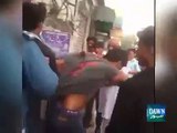 Traffic police warden beat citizen in Gujranwala