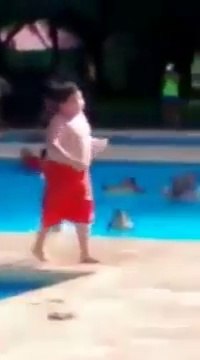 Kid dancing on The Mask Dance music is hilarious - El Baile de la Mascara