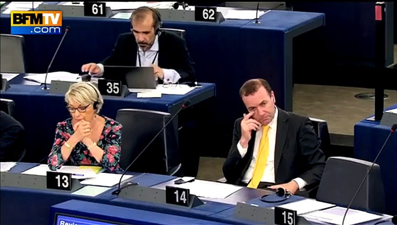 Critiqué pour les SMS qu'il envoie, Juncker sort de ses gonds