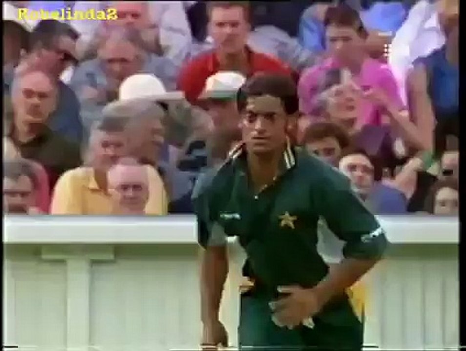 10 wickets you haven't seen from Shoaib Akhtar