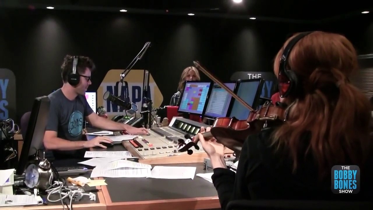 Lindsey Stirling - Round Table Rival