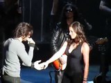 Beso de Jencarlos Canela y Gaby Espino