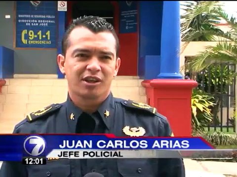 Policía busca sospechosos de robar un camión y retener a sus ocupantes