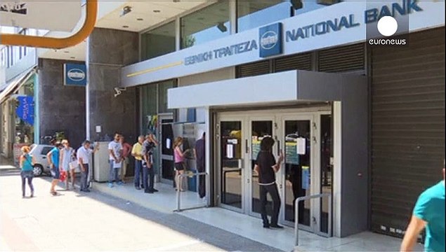 Ελλάδα: Οργή και απογοήτευση έξω από τις κλειστές τράπεζες