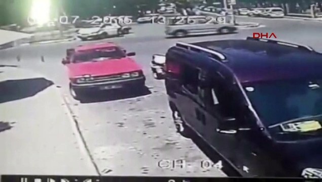 Freni boşalan kamyon can aldı