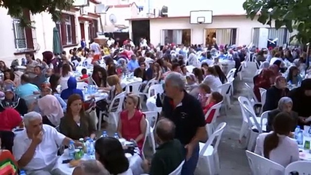 GUMULCINE TURK GENCLER BIRLIGI IFTAR YEMEGI