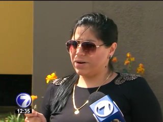 Mujer denuncia tienda por tener cámaras de video en vestidores