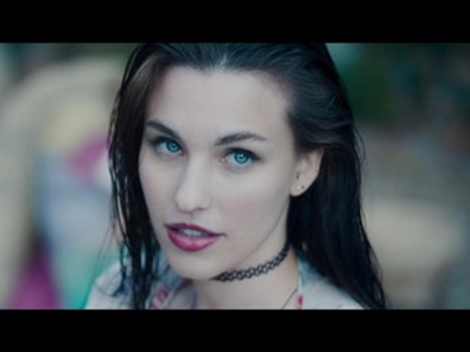 Rainey Qualley - Me and Johnny Cash
