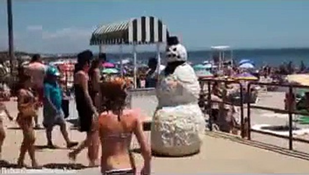Snowman Prank Scaring Girls at the Beach