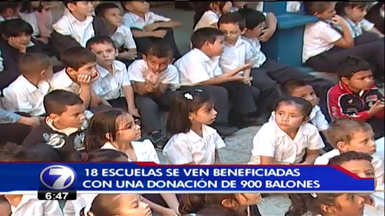 Estudiantes de 18 escuelas reciben donación de 900 balones