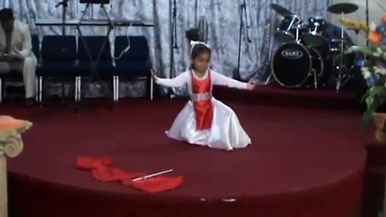 Danza Cristiana "la niña de tus ojos" por niña