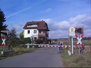 Bahnübergang "Günhovener Straße", Voosen ++ Dampflok 50 3610 nach Rheindahlen ++ alter BÜ