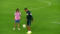 Diego Simeone juega con su HIJO durante el entrenamiento del ATLETICO DE MADRID
