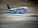 Singapore Airlines A330-300 landing at Changi Airport Second