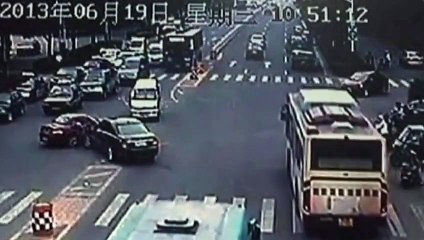 Father Smashes Car into His Son’s Car