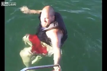 OMG!! GUY SHITS WHILST SWIMMING WITH DOLPHINS