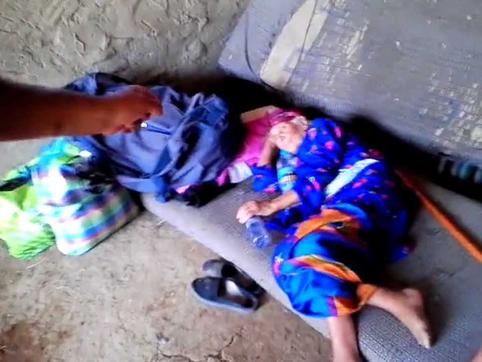 فاطمة عمرها 80 سنة تسكن الاسطبل وليس لها اهل