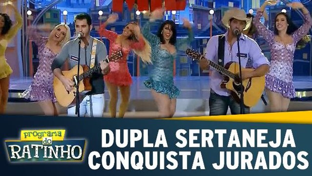 Dupla sertaneja conquista jurados e plateia