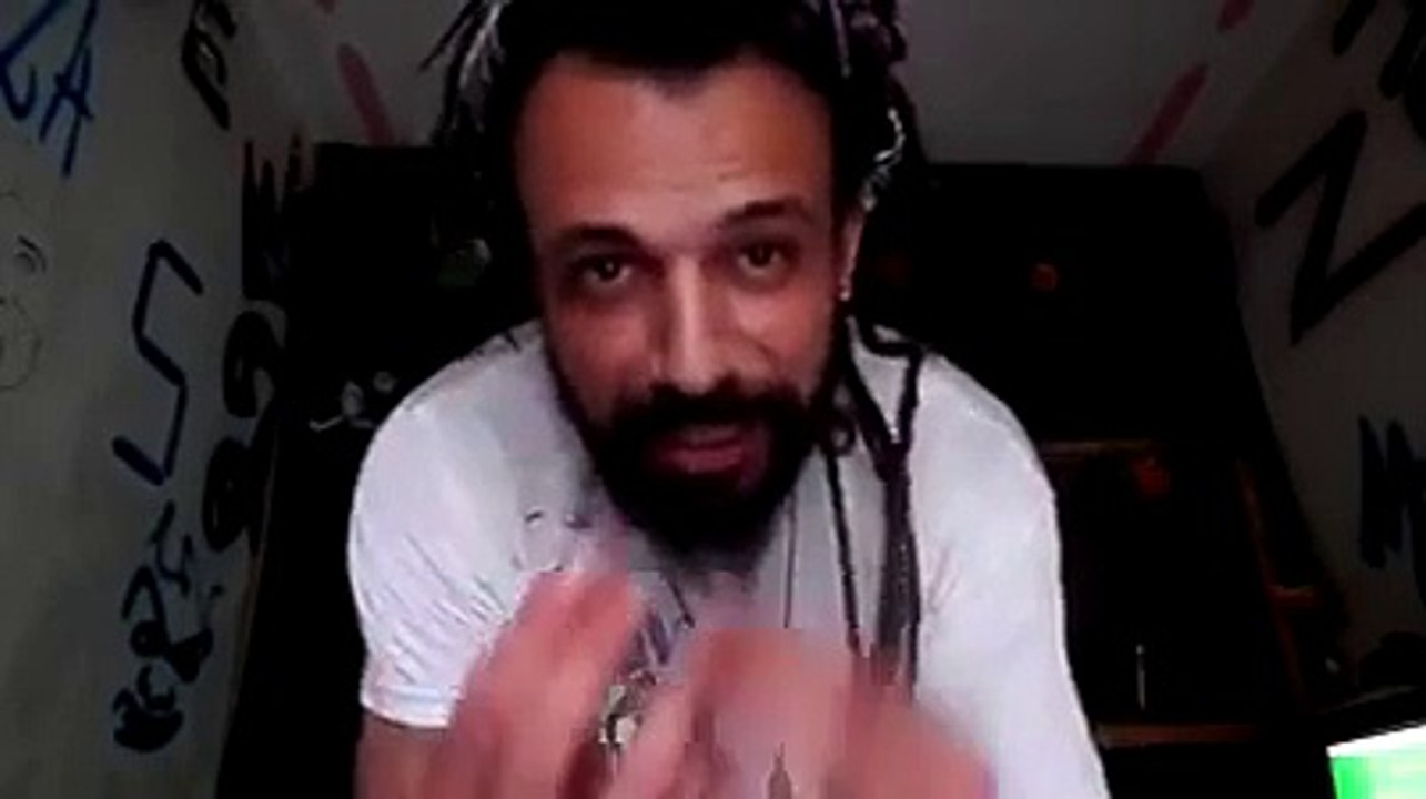 رد على الليبي لي يسب في التوانسا  بليدة برشا برشا .. ههههههههه برسمي ملا تفريكة رد كاسح