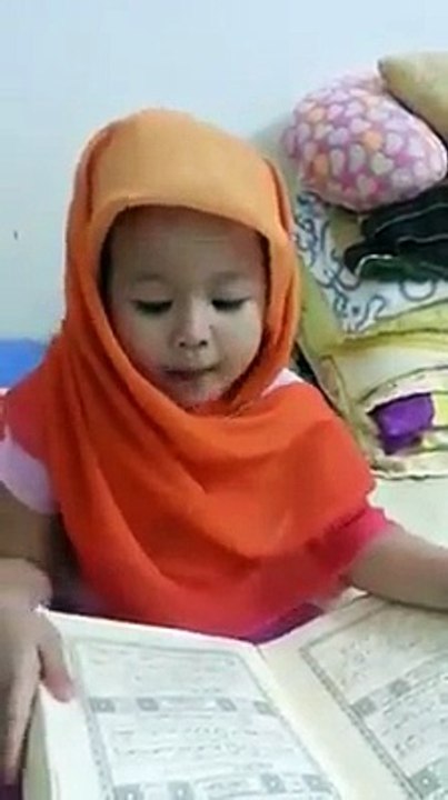 Cute Baby Reciting Quran